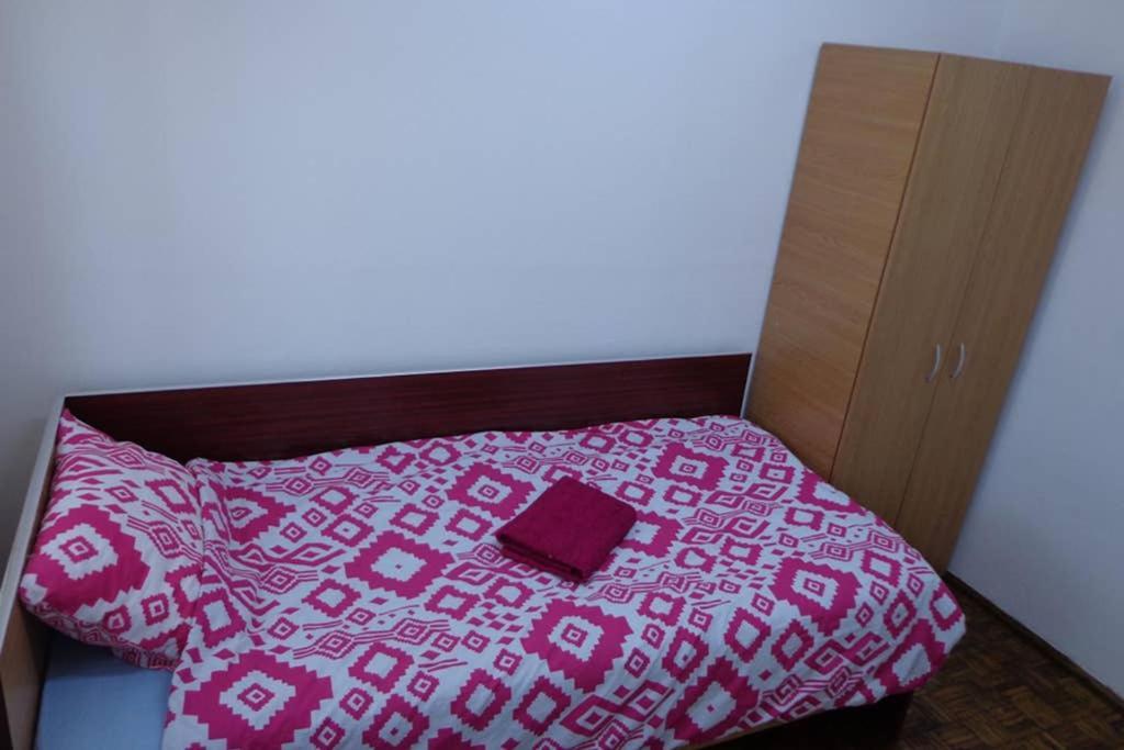 Aldine Comfort : Entire Apartment With 2 Bedrooms 锡比乌 外观 照片