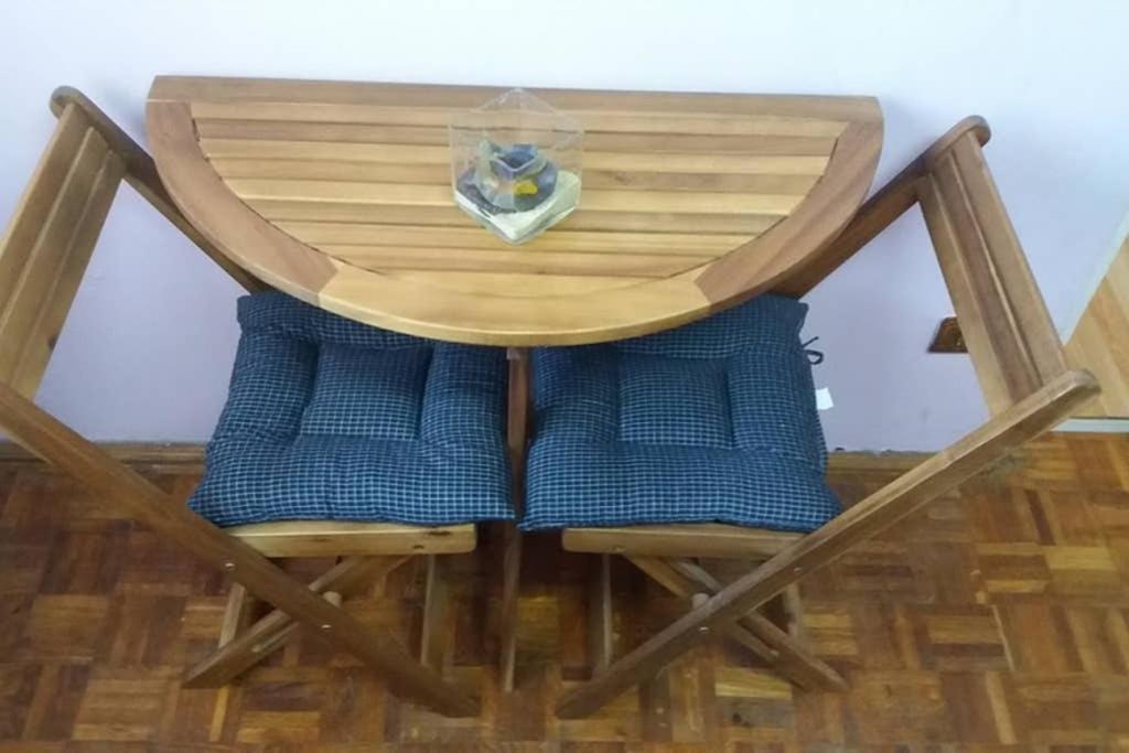 Aldine Comfort : Entire Apartment With 2 Bedrooms 锡比乌 外观 照片
